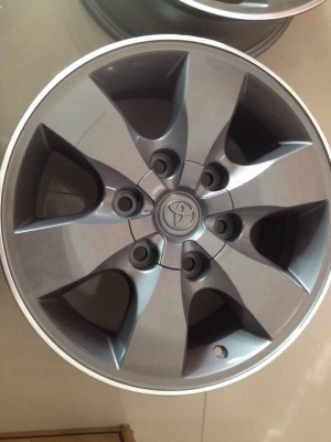 ขายล้อแม็กเดิม vigo champ 16"x7 et30 6 รู 139.7 เดิม ทำสีเทากัลใหม่