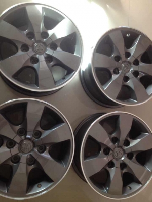 ขายล้อแม็กเดิม vigo champ 16"x7 et30 6 รู 139.7 เดิม ทำสีเทากัลใหม่