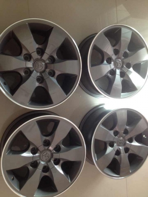 ขายล้อแม็กเดิม vigo champ 16"x7 et30 6 รู 139.7 เดิม ทำสีเทากัลใหม่