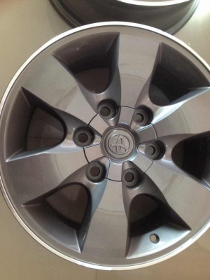 ขายล้อแม็กเดิม vigo champ 16"x7 et30 6 รู 139.7 เดิม ทำสีเทากัลใหม่