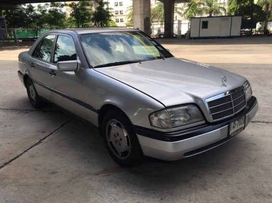benz c180 w202 สีเทา ปี 1995 รถสีสวย ภายในไม่โทรม ขับดีแอร์เย็นเพลงเพราะ