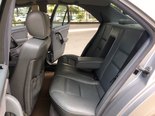 benz c180 w202 สีเทา ปี 1995 รถสีสวย ภายในไม่โทรม ขับดีแอร์เย็นเพลงเพราะ