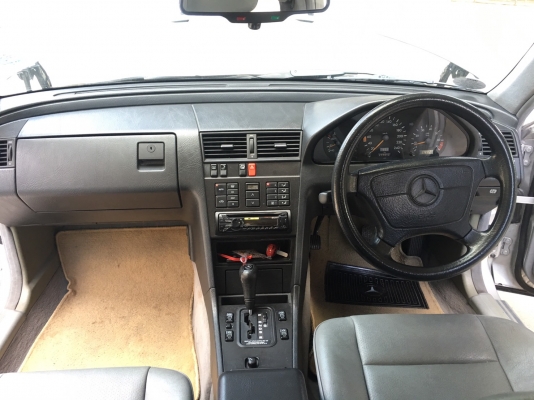 benz c180 w202 สีเทา ปี 1995 รถสีสวย ภายในไม่โทรม ขับดีแอร์เย็นเพลงเพราะ
