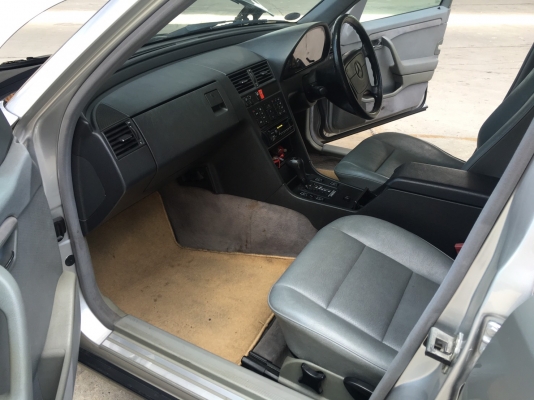 benz c180 w202 สีเทา ปี 1995 รถสีสวย ภายในไม่โทรม ขับดีแอร์เย็นเพลงเพราะ