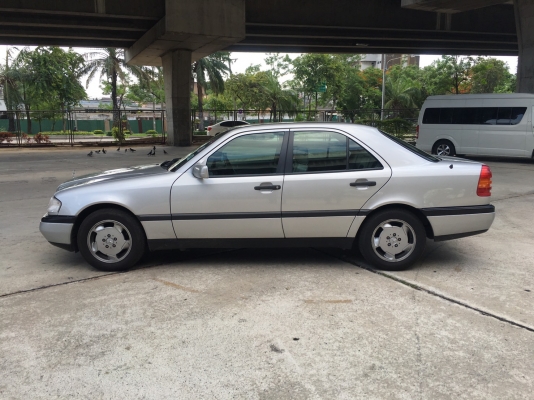 benz c180 w202 สีเทา ปี 1995 รถสีสวย ภายในไม่โทรม ขับดีแอร์เย็นเพลงเพราะ