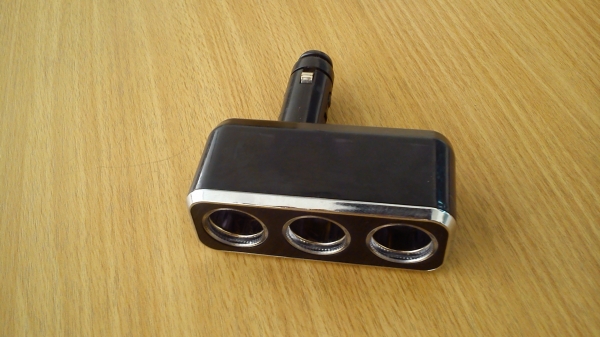 ช่องต่อแยกไฟที่จุดบุหรี่ แบบ3ช่อง ต่อแล้วมีไฟแสงสีฟ้า ช่องต่อแยกไฟที่จุดบุหรี่ แบบ3ช่อง ต่อแล้วมีไฟแสงสีฟ้า