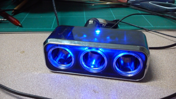 ช่องต่อแยกไฟที่จุดบุหรี่ แบบ3ช่อง ต่อแล้วมีไฟแสงสีฟ้า ช่องต่อแยกไฟที่จุดบุหรี่ แบบ3ช่อง ต่อแล้วมีไฟแสงสีฟ้า