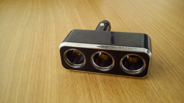 ช่องต่อแยกไฟที่จุดบุหรี่ แบบ3ช่อง ต่อแล้วมีไฟแสงสีฟ้า