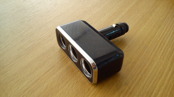 ช่องต่อแยกไฟที่จุดบุหรี่ แบบ3ช่อง ต่อแล้วมีไฟแสงสีฟ้า ช่องต่อแยกไฟที่จุดบุหรี่ แบบ3ช่อง ต่อแล้วมีไฟแสงสีฟ้า