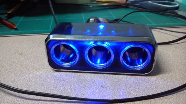 ช่องต่อแยกไฟที่จุดบุหรี่ แบบ3ช่อง ต่อแล้วมีไฟแสงสีฟ้า ช่องต่อแยกไฟที่จุดบุหรี่ แบบ3ช่อง ต่อแล้วมีไฟแสงสีฟ้า