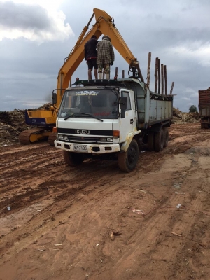 ขายรถ10ล้อ ดั้ม2เพลา ร็อกกี้175แรง สโลกลาง สภาพพร้อมใช้งาน เอกสารพร้อมโอน ราคา560,000 สนใจโทร 090-8588220คุณนะ 093-3258446คุณบิว หรือเข้าดูสินค้าอื่นๆได้ที่ www.narong2truck.com หรือ www.truck.in.th/498 หรือเพจFacebook ณรงค์ ซื้อขายรถมือสอง (เว็บไซต์ส่วนต