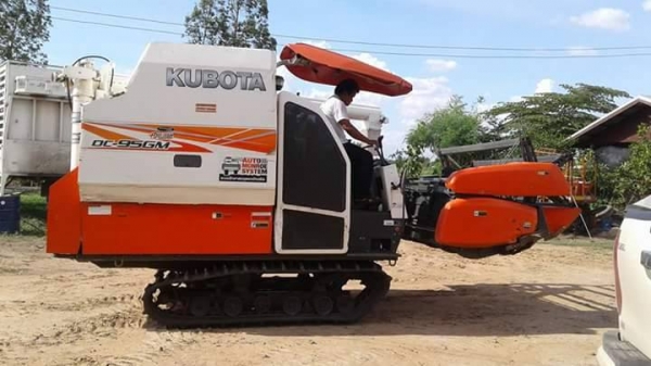 ขายรถเกี่ยวข้าว KUBOTA DC95GM ปี57 รถสวยสภาพดีมาก ใช้งานน้อย เอกสารเล่มทะเบียนพร้อมโอน ราคา610,000 สนใจโทร 090-8588220คุณนะ 093-3258446คุณบิว หรือเข้าดูสินค้าอื่นๆได้ที่ www.narong2truck.com หรือ www.truck.in.th/498 หรือเพจFacebook ณรงค์ ซื้อขายรถมือสอง (