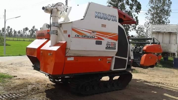 ขายรถเกี่ยวข้าว KUBOTA DC95GM ปี57 รถสวยสภาพดีมาก ใช้งานน้อย เอกสารเล่มทะเบียนพร้อมโอน ราคา610,000 สนใจโทร 090-8588220คุณนะ 093-3258446คุณบิว หรือเข้าดูสินค้าอื่นๆได้ที่ www.narong2truck.com หรือ www.truck.in.th/498 หรือเพจFacebook ณรงค์ ซื้อขายรถมือสอง (