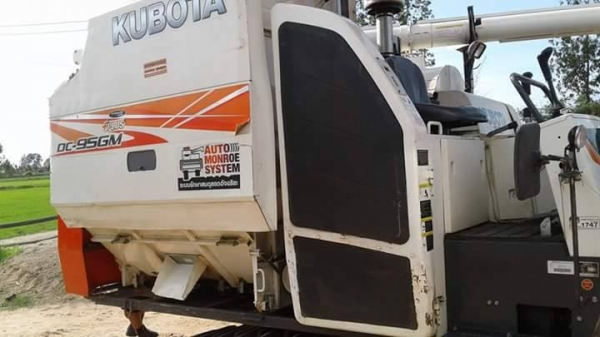 ขายรถเกี่ยวข้าว KUBOTA DC95GM ปี57 รถสวยสภาพดีมาก ใช้งานน้อย เอกสารเล่มทะเบียนพร้อมโอน ราคา610,000 สนใจโทร 090-8588220คุณนะ 093-3258446คุณบิว หรือเข้าดูสินค้าอื่นๆได้ที่ www.narong2truck.com หรือ www.truck.in.th/498 หรือเพจFacebook ณรงค์ ซื้อขายรถมือสอง (