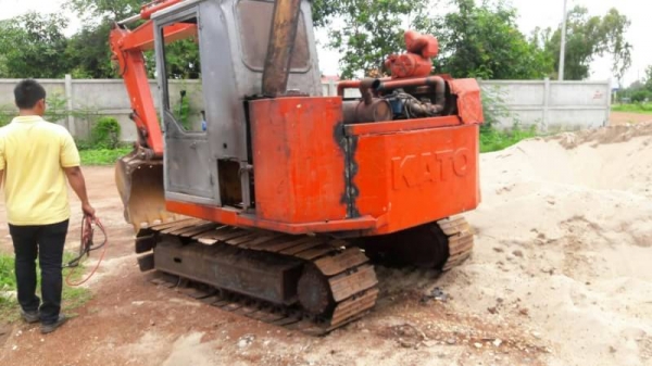 Kato 60-1 ราคา 155,000 บาท  เครื่อง isuzu 85 แรง โช่หนา เอวแน่น เอกสารอินวอยท์   รถอยู่ จ.สกลนคร  090-772-3710 090-772-3708