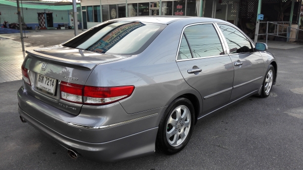 HONDA ACCORD 3.0 ปี2005  ท็อป ออโต้