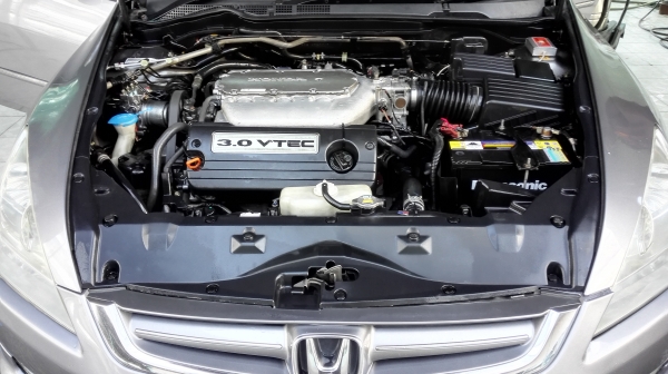 HONDA ACCORD 3.0 ปี2005  ท็อป ออโต้