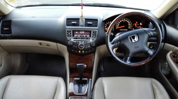 HONDA ACCORD 3.0 ปี2005  ท็อป ออโต้