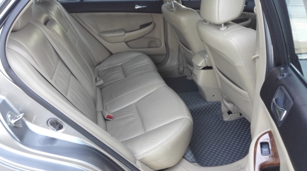 HONDA ACCORD 3.0 ปี2005  ท็อป ออโต้