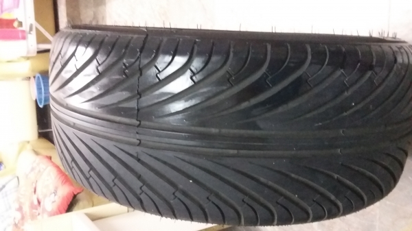 ขายยาง 235/40R18 สองเส้น 3500ปี 2016 สัปดาห์14