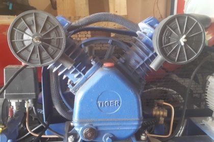 ปั๊มลมไทเกอร์ 2 หัวสูบ ขนาดถัง 92 ลิตร มอเตอร์ไฟบ้าน 1 แรง สภาพสวยๆ เดิมๆ พร้อมใช้งาน ด่วนๆๆ 11,000
