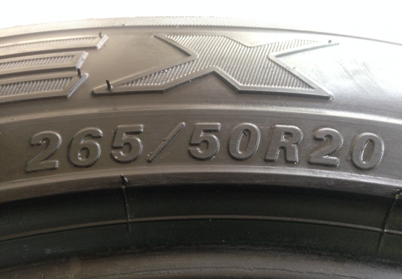 ยาง FALKEN 265 50 20 กลางปี12 ดอกสวย พร้อมใช้งาน ราคาไม่แพง