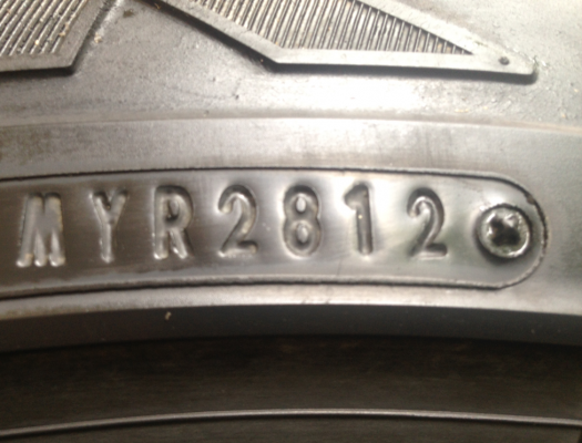 ยาง FALKEN 265 50 20 กลางปี12 ดอกสวย พร้อมใช้งาน ราคาไม่แพง