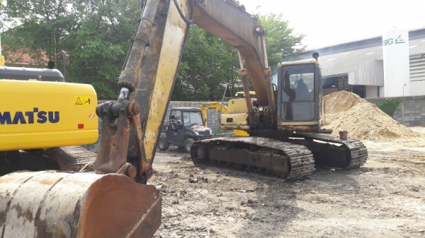 ขายPC200-6รถใช้งานได้ดีเอาไปเก็บหน่อย