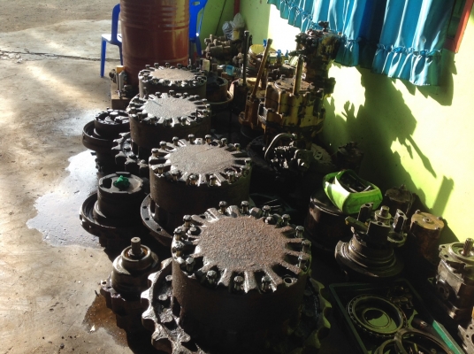 ตัวเดิน CAT 320V 2 เปิดดูเฟืองแล้วสภาพ90\% ขายลูกละ75000