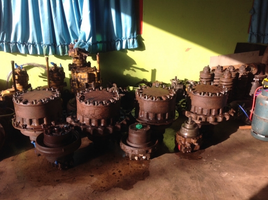 ตัวเดิน CAT 320V 2 เปิดดูเฟืองแล้วสภาพ90\% ขายลูกละ75000 ตัวเดิน CAT 320V 2 เปิดดูเฟืองแล้วสภาพ90\% ขายลูกละ75000