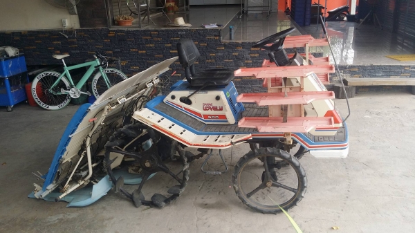 รถดำนานั่งขับ ISEKI  รุ่น PA500D เก่าญี่ปุ่น  ดำนา 5 แถว สภาพสวย