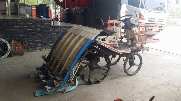 รถดำนานั่งขับ ISEKI  รุ่น PA500D เก่าญี่ปุ่น  ดำนา 5 แถว สภาพสวย