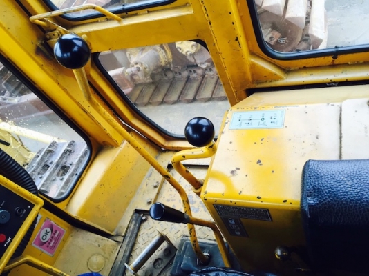 CAT D5B ห้องเก๋ง ตีนไก่ นำเข้าจากญี่ปุ่น สภาพงามจริง ๆ ครับ คันนี้ หาอยู่มาดูคันนี้นะครับ