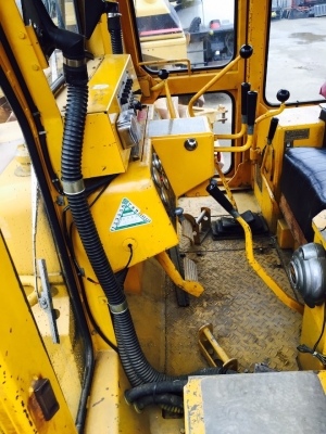 CAT D5B ห้องเก๋ง ตีนไก่ นำเข้าจากญี่ปุ่น สภาพงามจริง ๆ ครับ คันนี้ หาอยู่มาดูคันนี้นะครับ