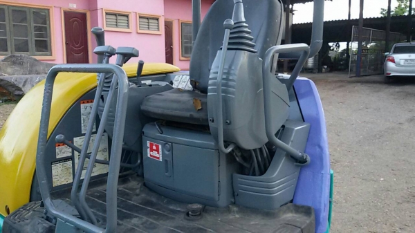 ขายรถแบคโฮ KOMATSU pc30MR เครื่อง3D84E คอนโทรลสั้น แทรคเหล็ก รถเก่าญี่ปุ่น ติดต่อ 089-7949488