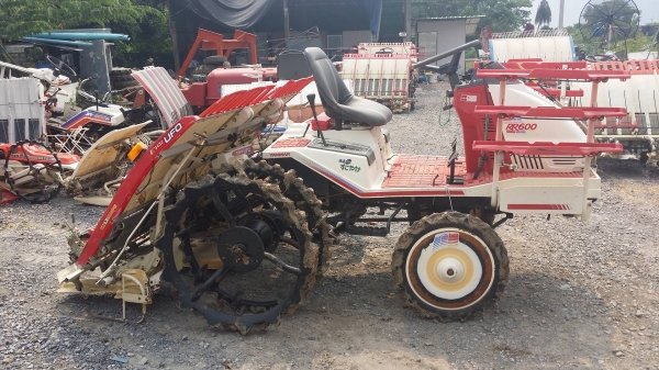 รถดำนานั่งขับ YANMAR รุ่น RR600 เก่าญี่ปุ่น  ดำนา 6 แถว  สภาพสวย