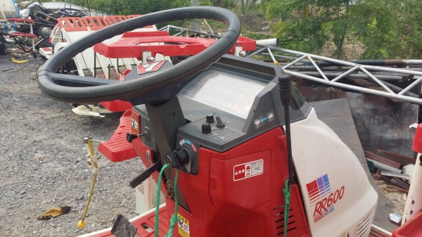 รถดำนานั่งขับ YANMAR รุ่น RR600 เก่าญี่ปุ่น  ดำนา 6 แถว  สภาพสวย