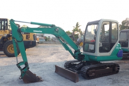 KOMATSU PC30-7 พร้อมเก๋ง สวยๆเดิมๆจากญี่ปุ่น100\% โทร.090-986-2521 อ๊อบ