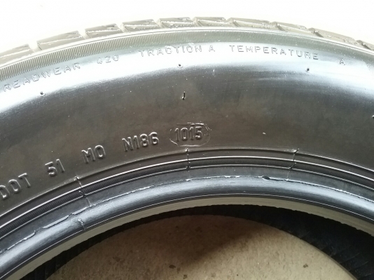 ยางPIRELLI .185 65R15 ปี2015 สภาพสวย ดอกเยอะมากๆคุ้มสุดๆไม่แพง