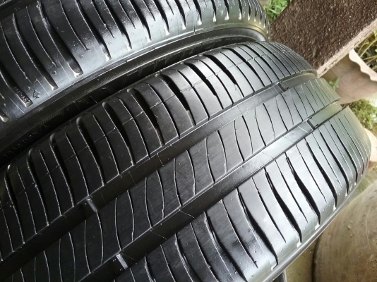 ยางMICHELIN รุ่น ENERGY xm2  185 60R15 ปี2015 สภาพสวย ดอกเยอะมากๆ
