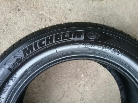 ยางMICHELIN รุ่น ENERGY xm2  185 60R15 ปี2015 สภาพสวย ดอกเยอะมากๆ