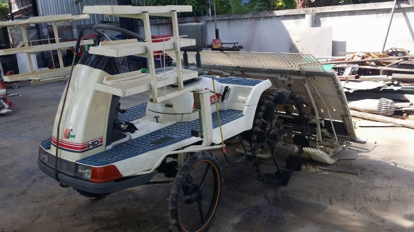 รถดำนานั่งขับ ISEKI  รุ่น PA600HD เก่าญี่ปุ่น  ดำนา 6 แถว สภาพสวย