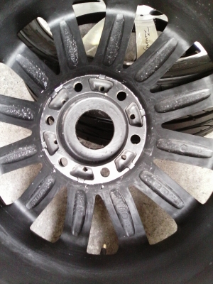 ขอบ18นิ้ว6รู พร้อมยาง สวยๆ 4 ล้อ ราคา 8500 บาท