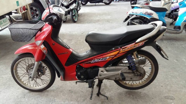 ขาย Honda Wave 125 S ปี 51 สตาร์ทมือ รุ่นไฟเลี้ยวบังลม เครื่องดี ชุดสีใช้ได้ มีรอยล้มด้านซ้าย (สีเดิม) ล้อมีเนียมกาบโต เล่มพร้อมโอน