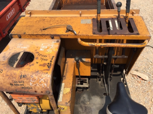 ขายรถบรรทุกดั้มตีนตะขาบแทรคยางเก่านอกเครื่องดีเซล