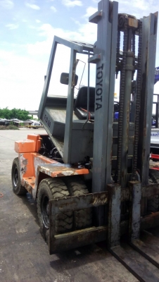 ต้องการขารโฟ๊คลิฟโตโยต้ารุ้นfd60ขนาด6ตันสภาพพร้อมใช้