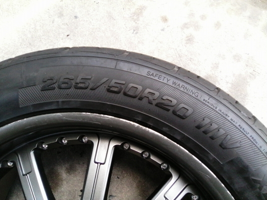 ขอบ20นิ้ว6รู พร้อมยาง สวยๆ 4 ล้อ ราคา 9900 บาท ขอบ20นิ้ว6รู พร้อมยาง สวยๆ 4 ล้อ ราคา 9900 บาท