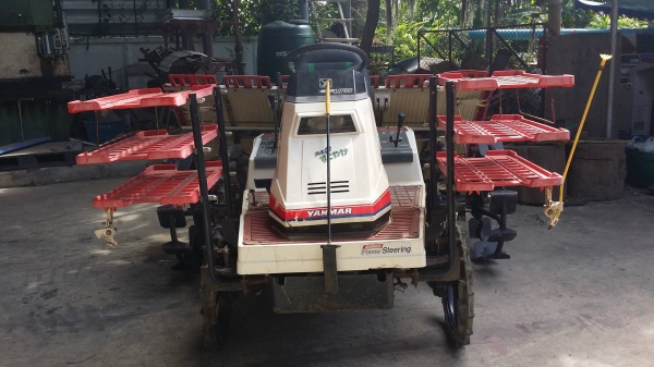 รถดำนานั่งขับ YANMAR รุ่น RR60 เก่าญี่ปุ่น  ดำนา 6 แถว  สภาพสวย เครื่องยนต์ติดง่าย