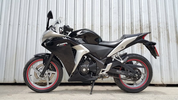 CBR250 ABS ราคาเหมือนตัว non ABS สภาพสวย พร้อมใช้งาน รถบ้านมือเดียว CBR250 ABS ราคาเหมือนตัว non ABS สภาพสวย พร้อมใช้งาน รถบ้านมือเดียว