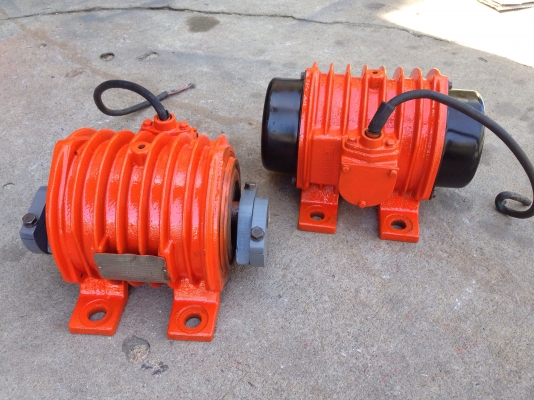 ขายมอเตอร์สั่น-เขย่า Uras Vibrator 0.4kw. 380V made in Japan  สภาพดีสั่นแรง โครงสร้างแน่นๆ พร้อมใช้งาน มี 2ตัวครับ